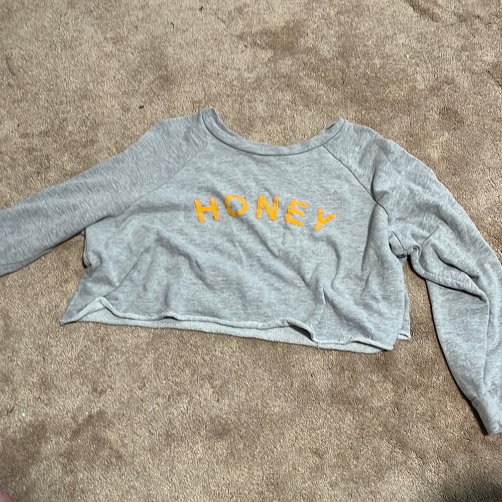 Crop sweatshirt.
